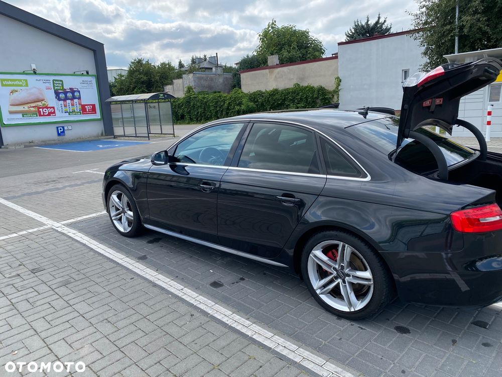 Audi A4 Limousine - 8