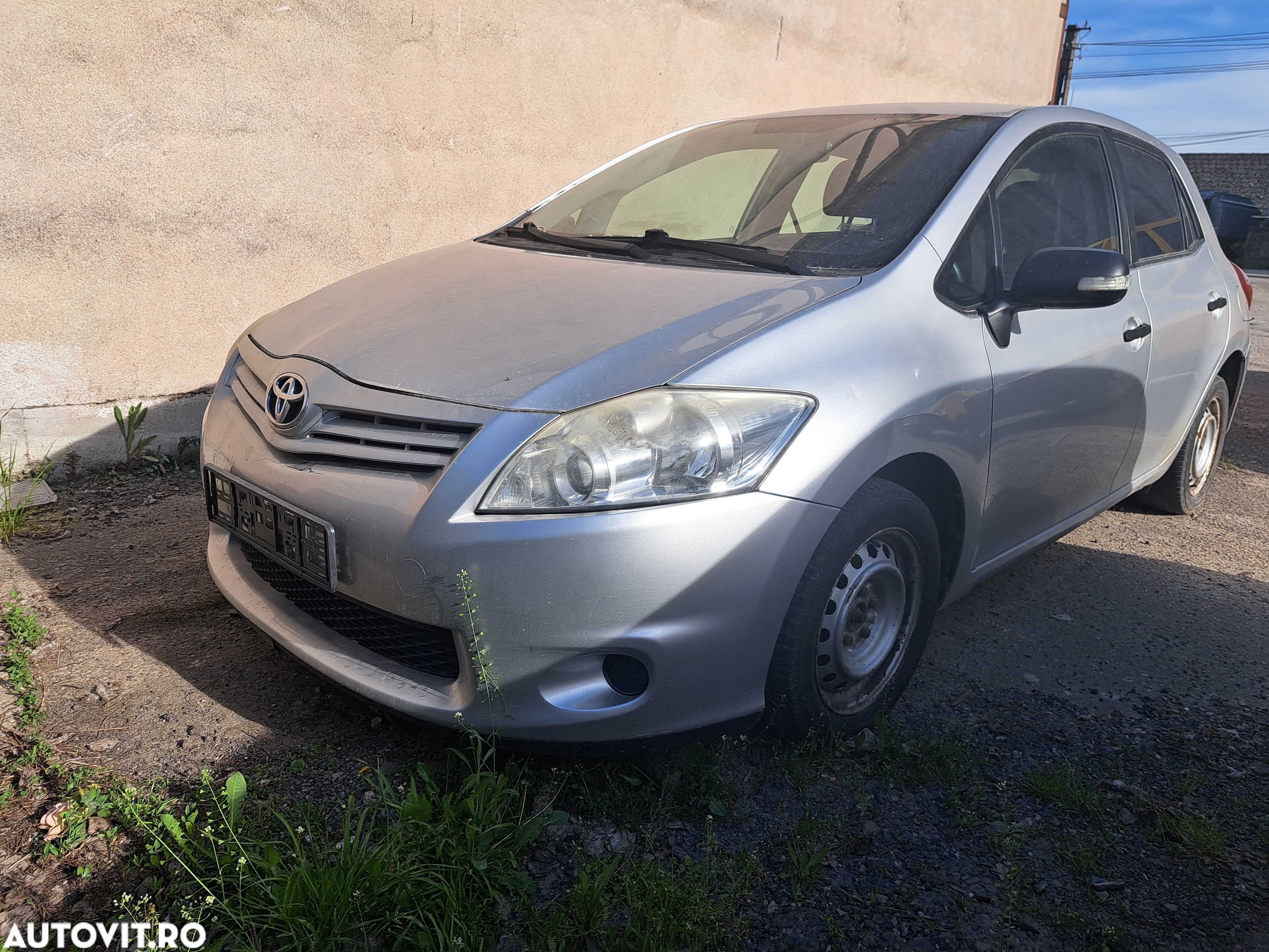 Vand piese toyota auris 2010 - 1