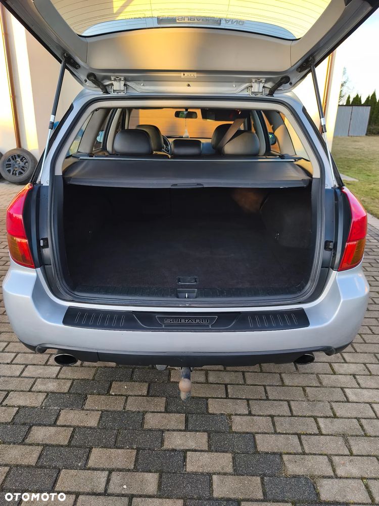 Subaru Outback 2.5i MT - 13