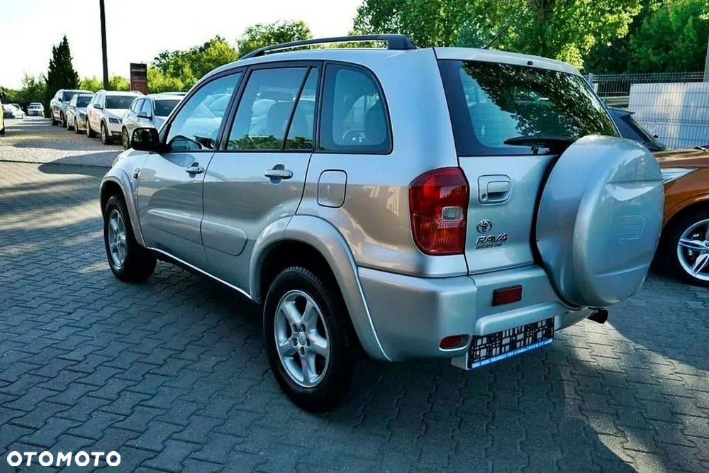 Toyota RAV4 2.0 D-4D 4x4 - 5