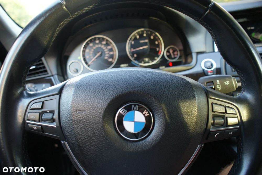 BMW Seria 5 528i Sport-Aut Luxury Line - 17