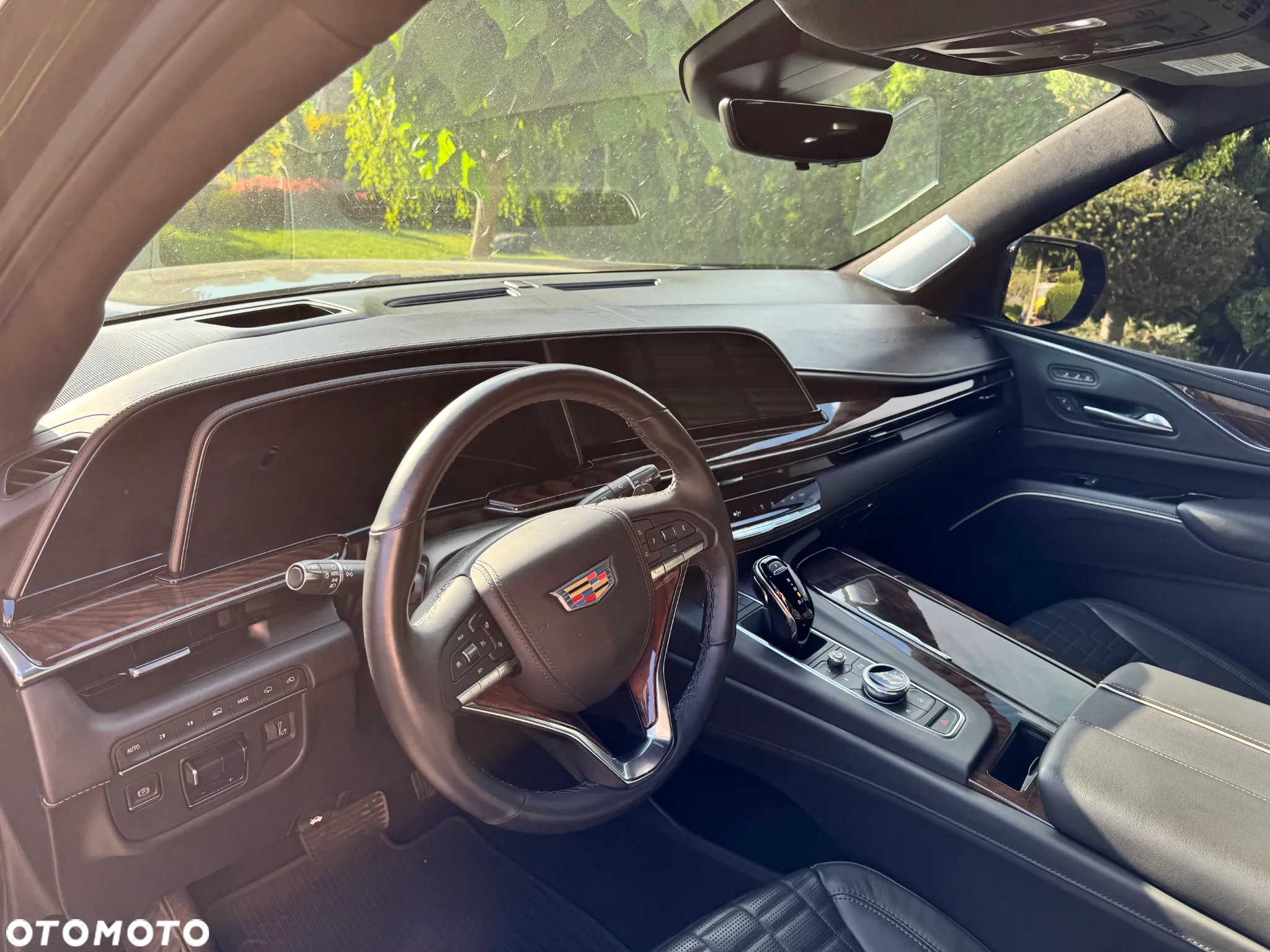 Cadillac Escalade - 17