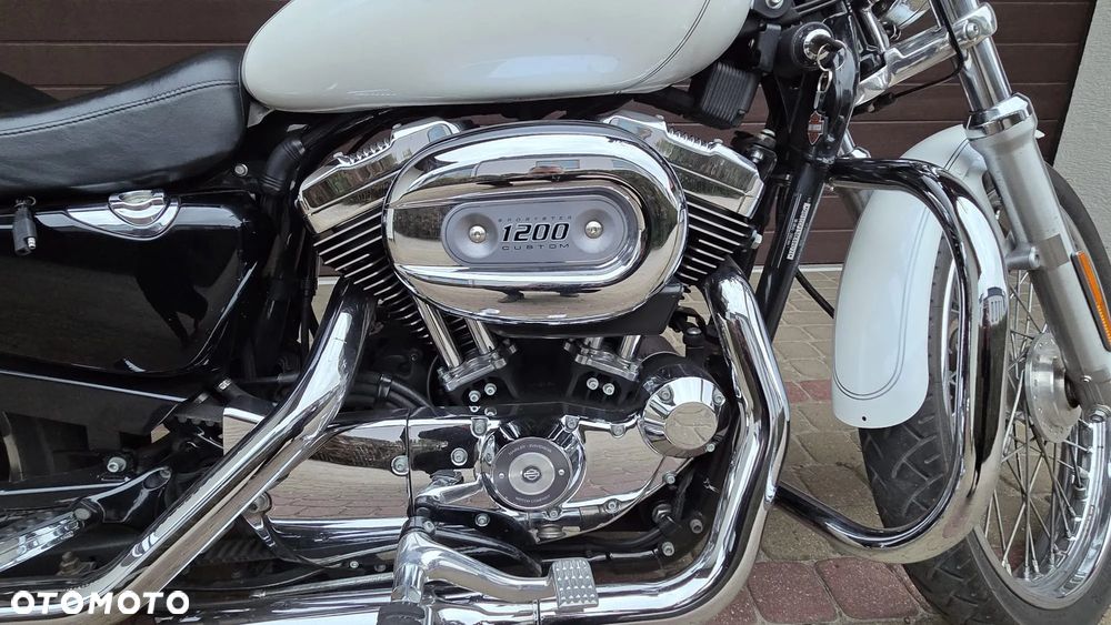 Harley-Davidson Sportster Custom 1200C - 12