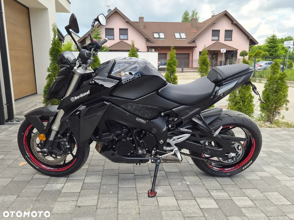 Suzuki GSX - 5