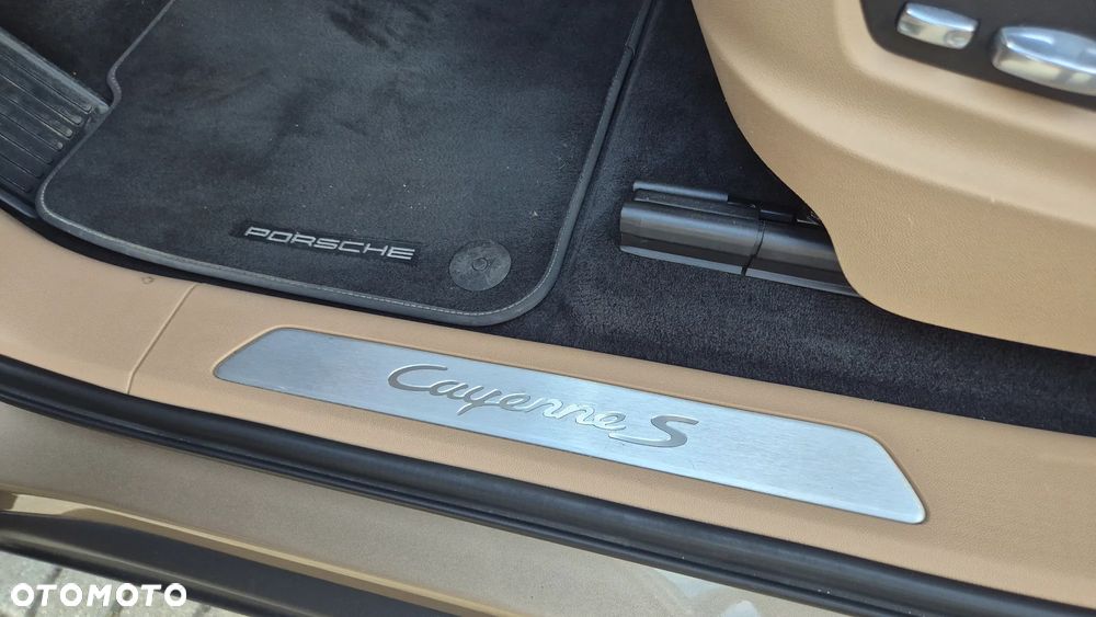 Porsche Cayenne S - 16