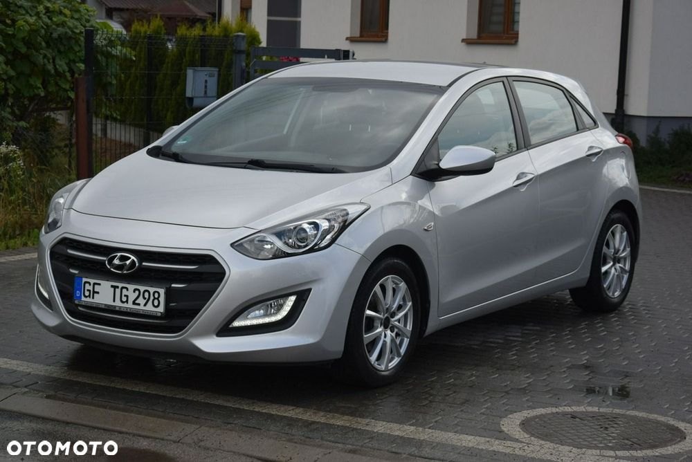 Hyundai i30 blue 1.6 GDI Trend - 1