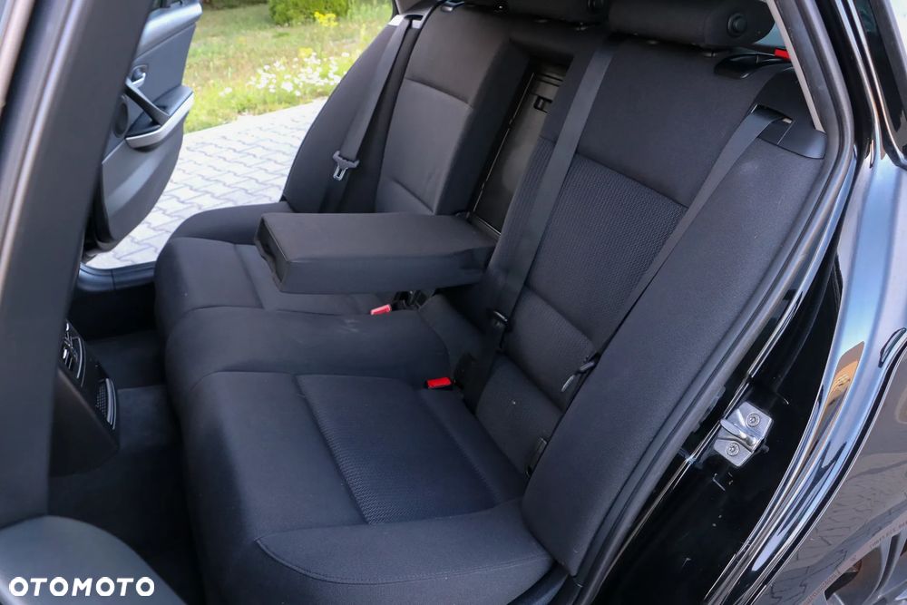 BMW Seria 3 318d - 25