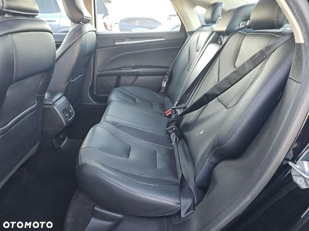 Ford Fusion - 13