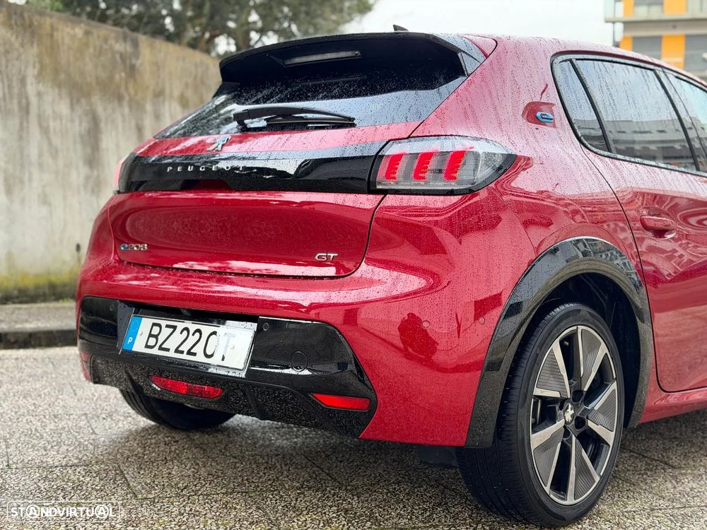 Peugeot e-208 GT - 10