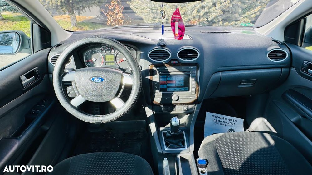 Ford Focus 1.6 Ti-VCT Ghia - 8