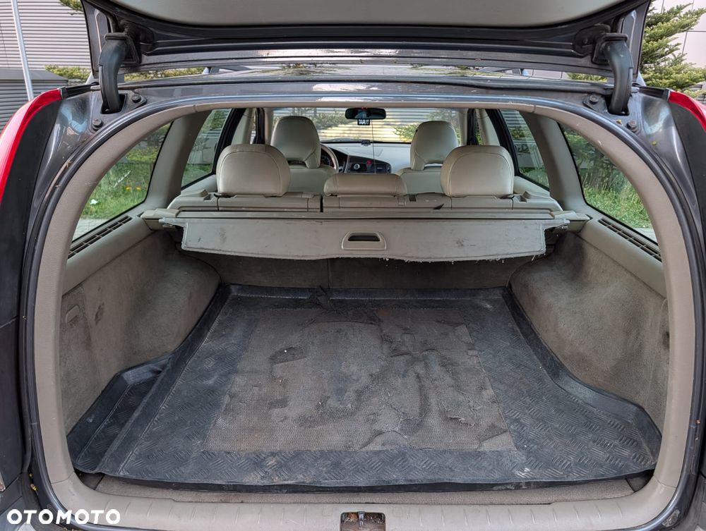 Volvo V70 2.4D5 Momentum - 12