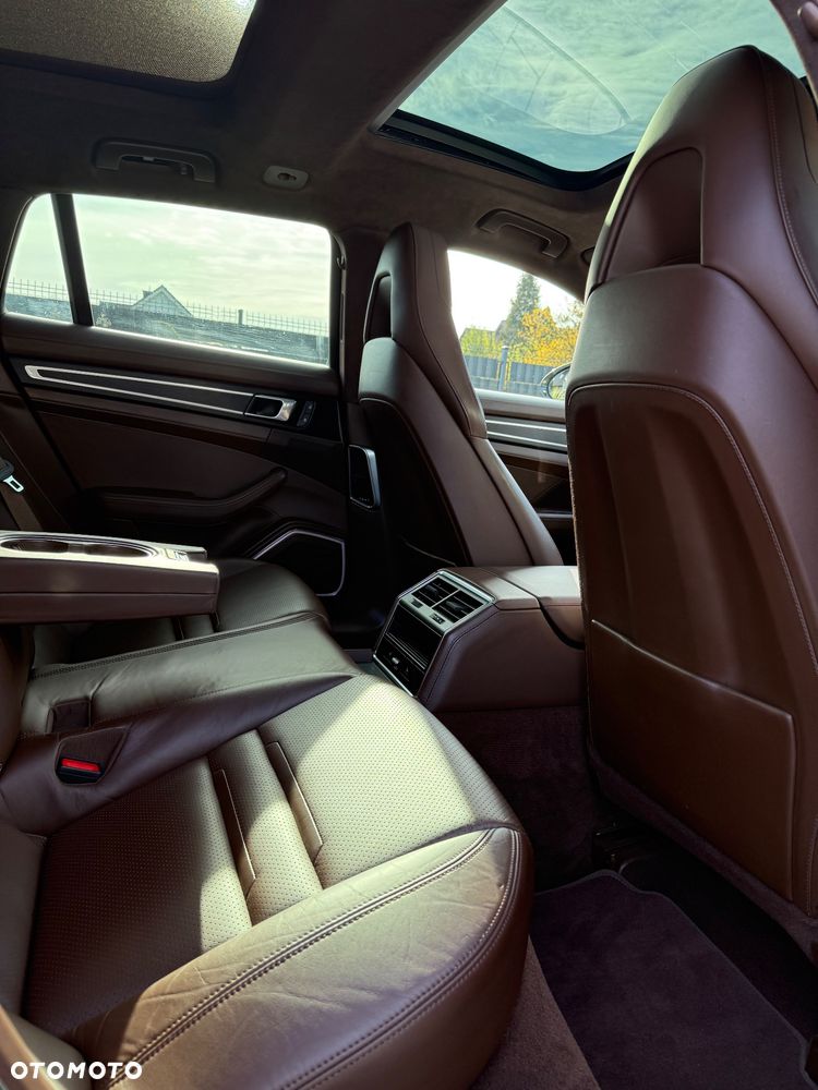 Porsche Panamera 4 Platinum Edition - 16