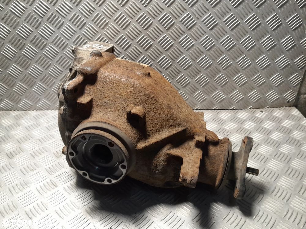 BMW E90 E87 E91 E92 DYFERENCJAŁ MOST TYLNEGO NAPĘDU 7572520-01 PRZEŁOŻENIA 2,81 - 1