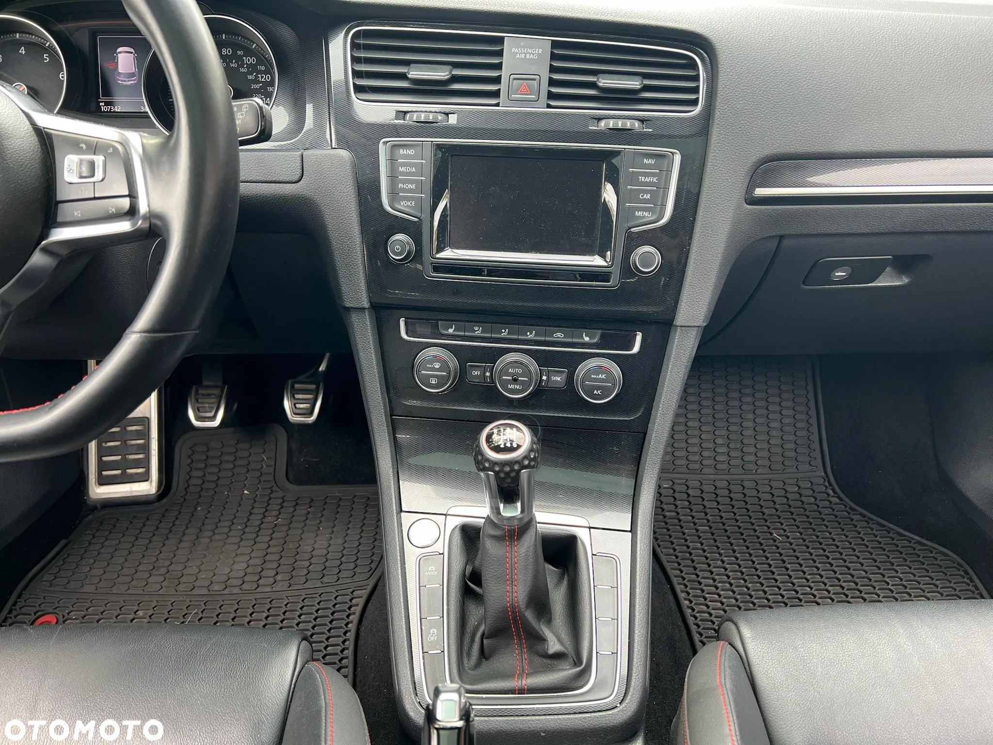 Volkswagen Golf - 28