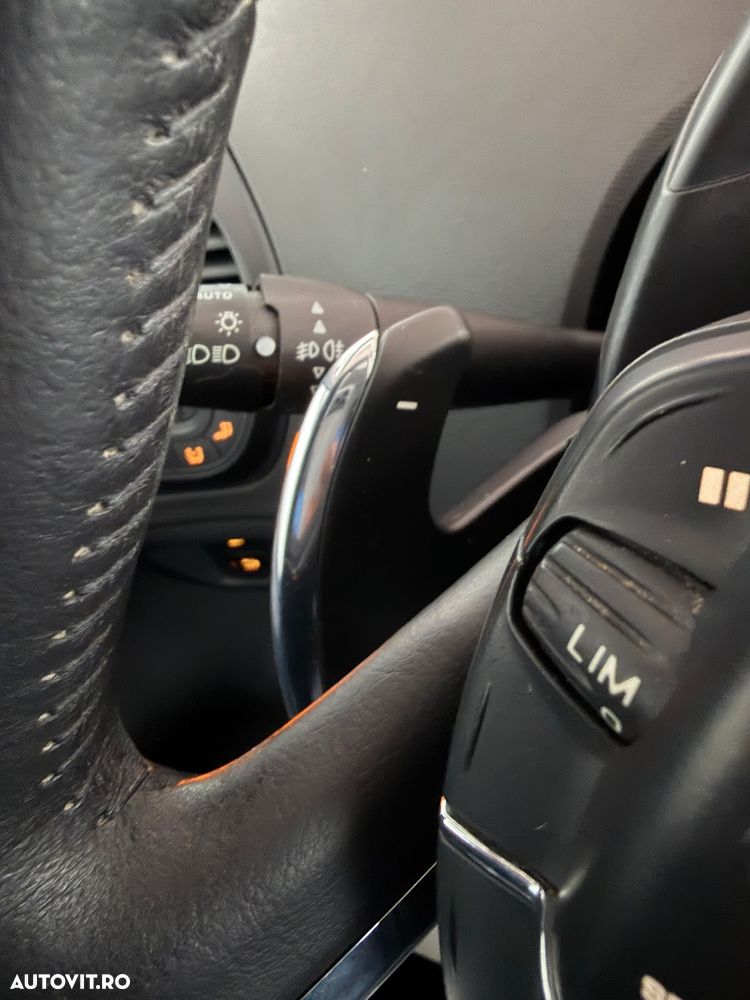 Citroën C4 Picasso 1.6 e-HDI FAP EGS6 Exclusive - 19