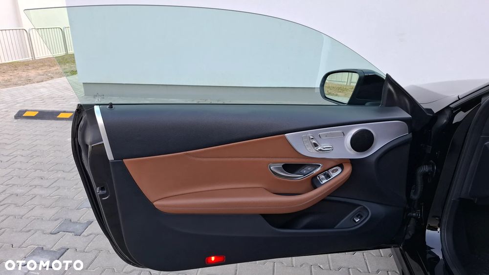 Mercedes-Benz Klasa C 300 9G-TRONIC AMG Line - 10