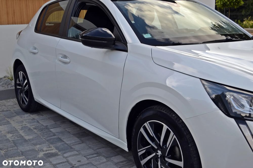 Peugeot 208 - 11