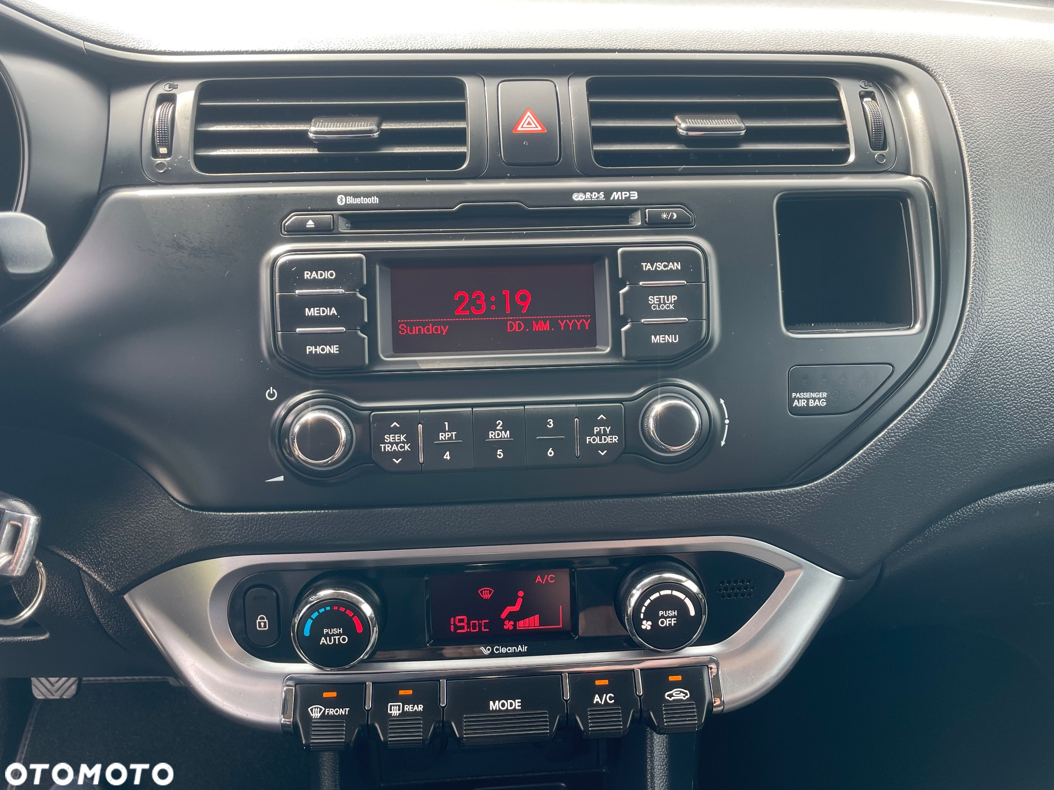 Kia Rio 1.2 Fifa World Cup Edition - 15