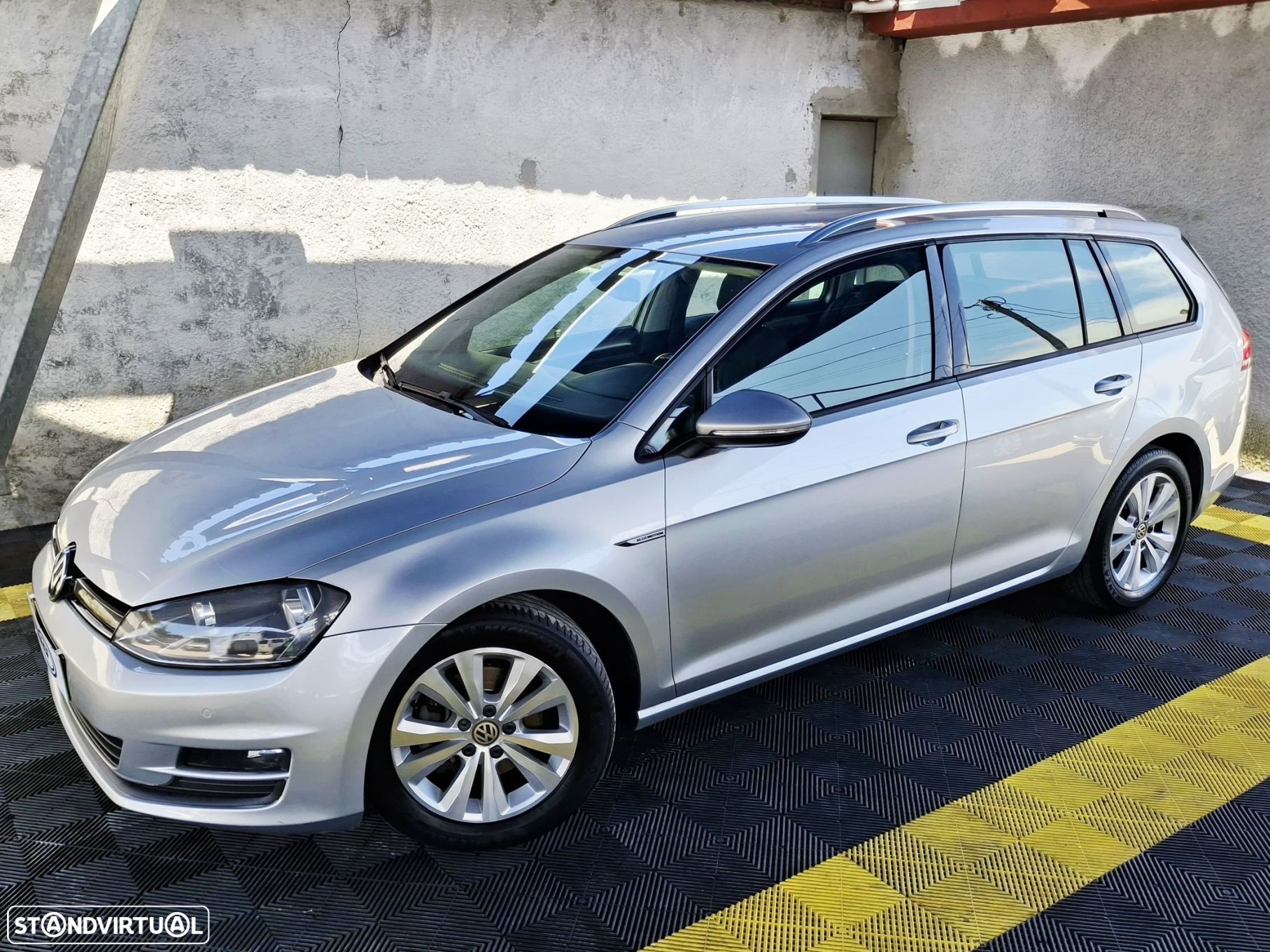 VW Golf 1.6 TDi Confortline - 1