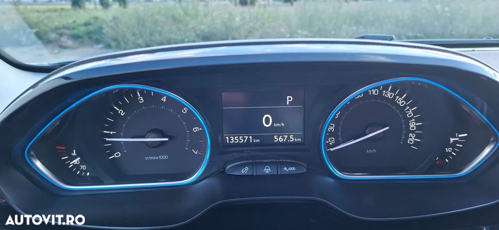 Peugeot 2008 1.2 PureTech Turbo EAT6 S&S Allure - 16