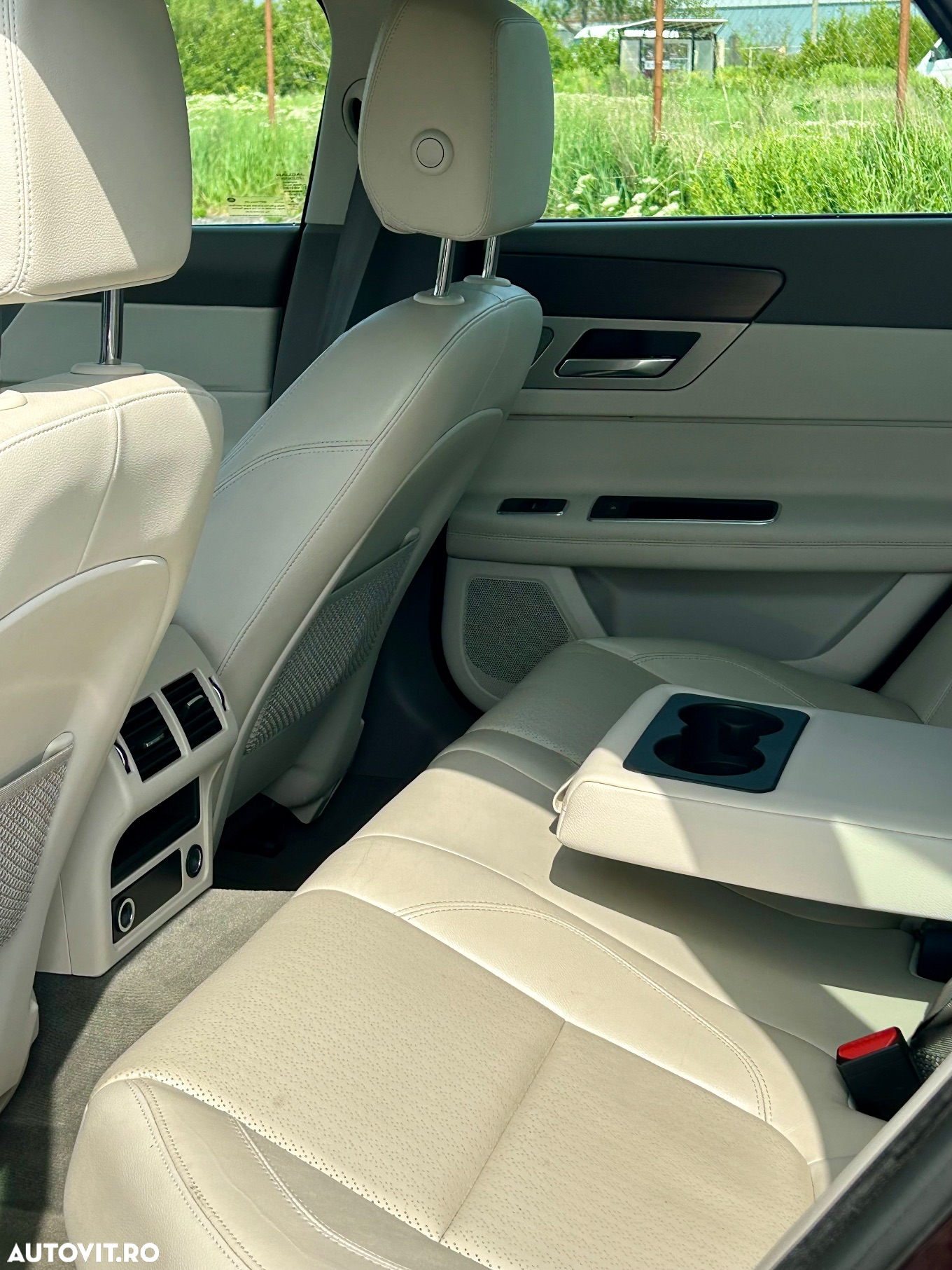 Jaguar XF 20d RWD Portfolio - 7