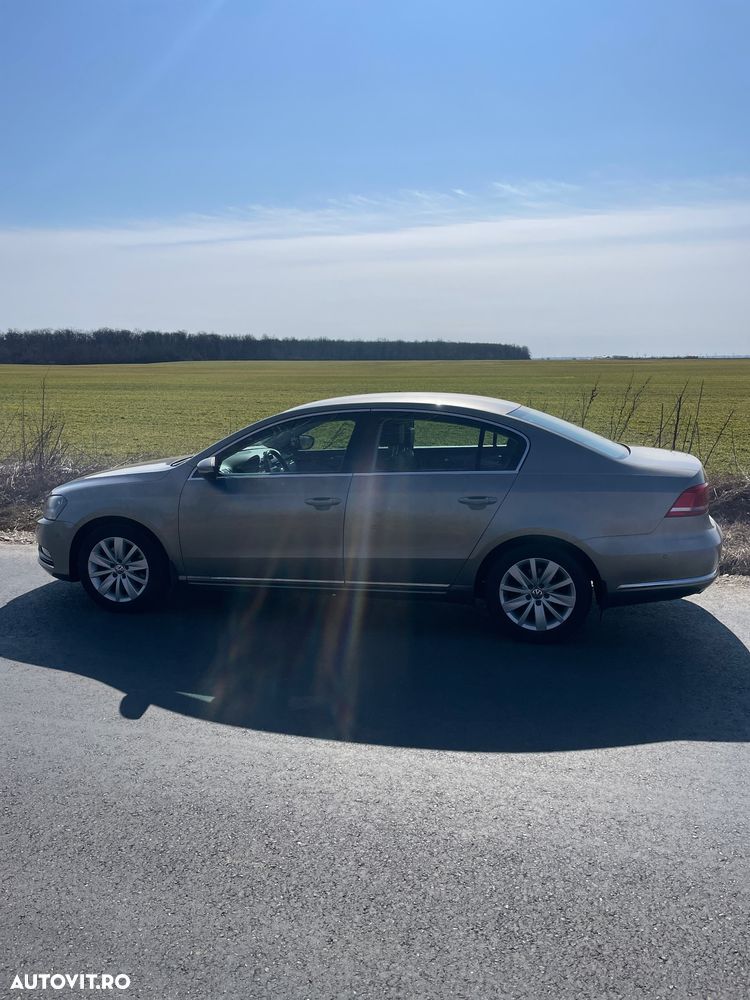 Volkswagen Passat 2.0 TDI Blue TDI DSG Comfortline - 3