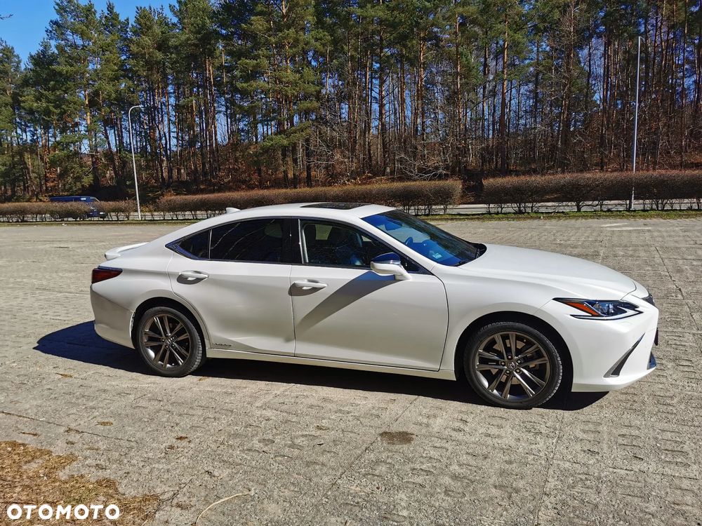 Lexus ES 300h Business Edition - 13