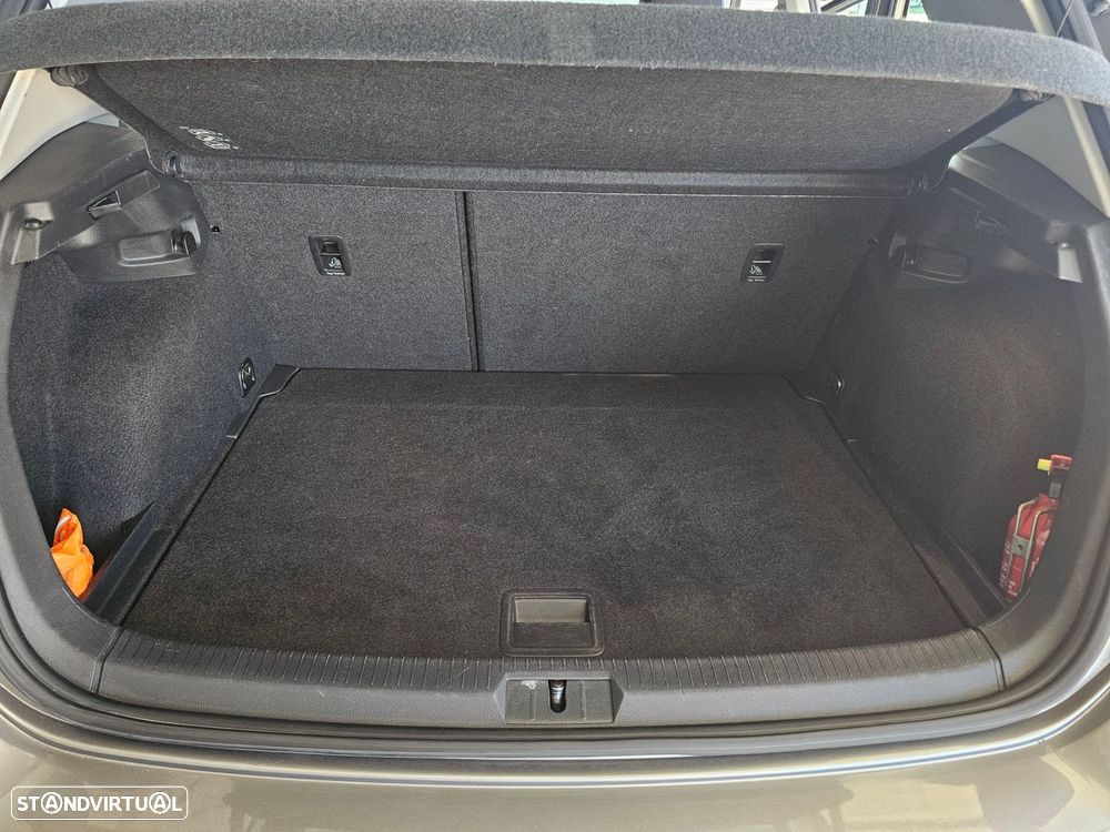 VW Golf 1.6 TDI Confortline - 17