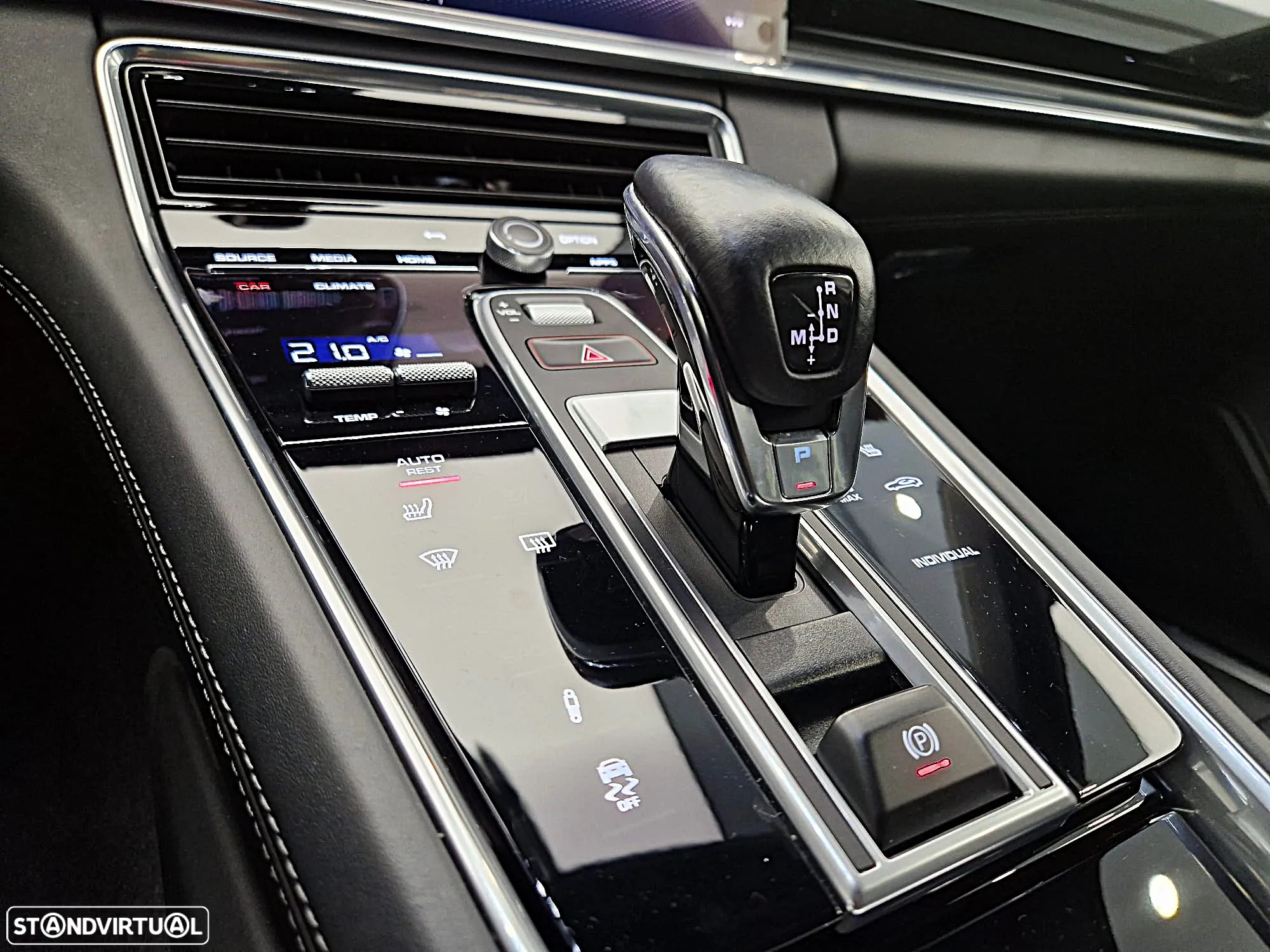 Porsche Panamera 4 E-Hybrid - 25