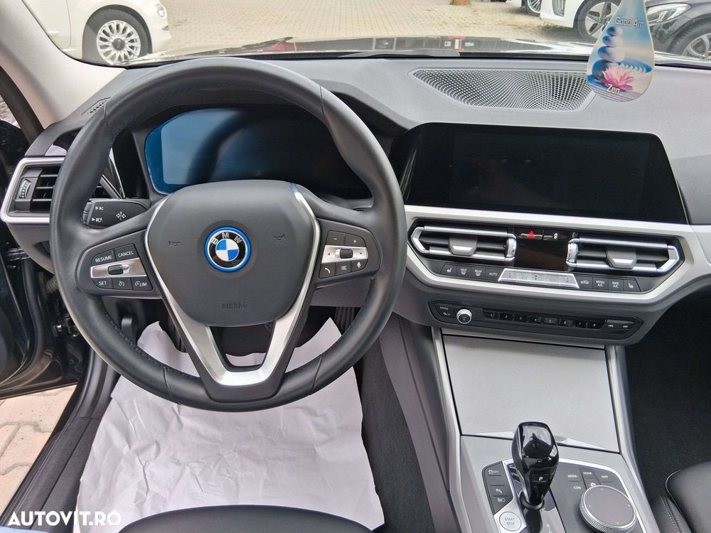 BMW 3 Series 2022 — imagine 11