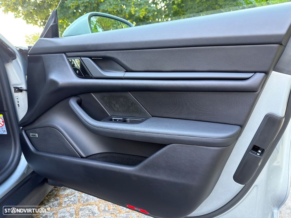 Porsche Taycan Standard - 32