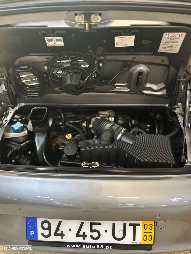 Porsche 911 (996) Carrera 4 - 13