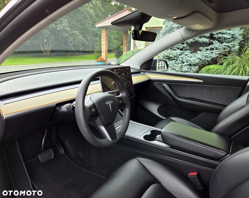 Tesla Model Y Long Range Dual Motor AWD - 19