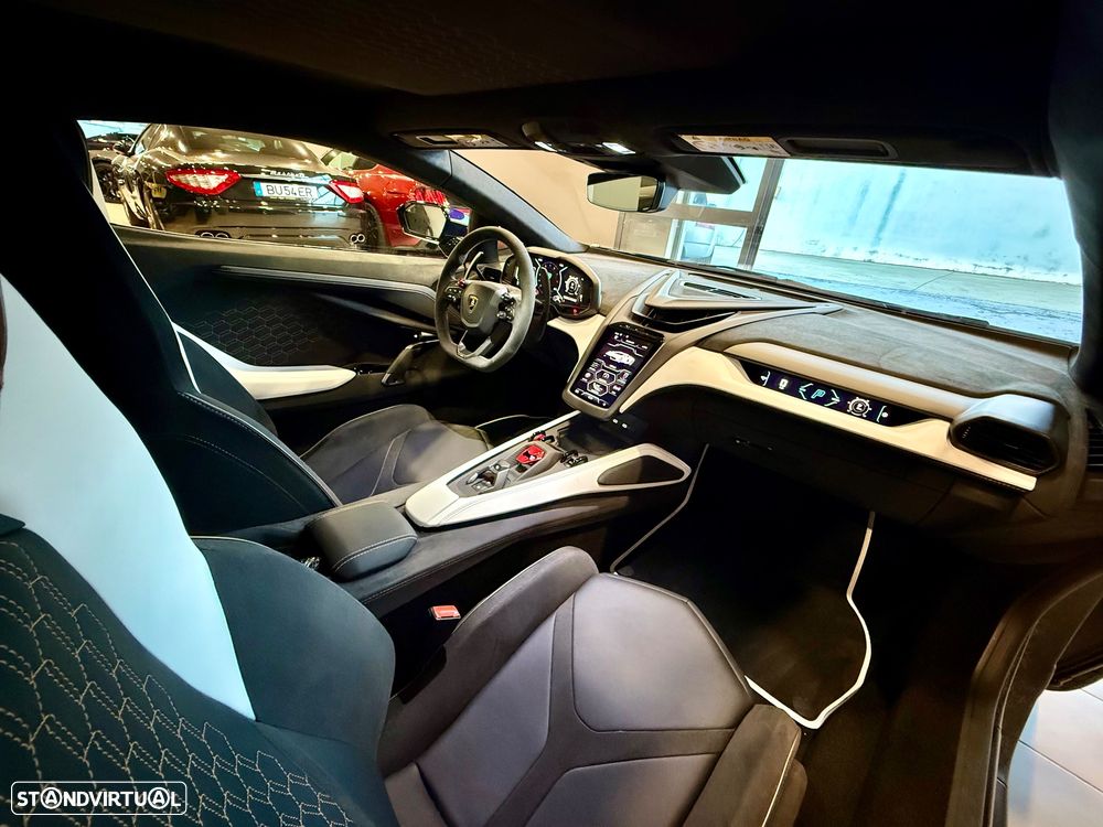 Lamborghini Revuelto 6.5 V12 - 37
