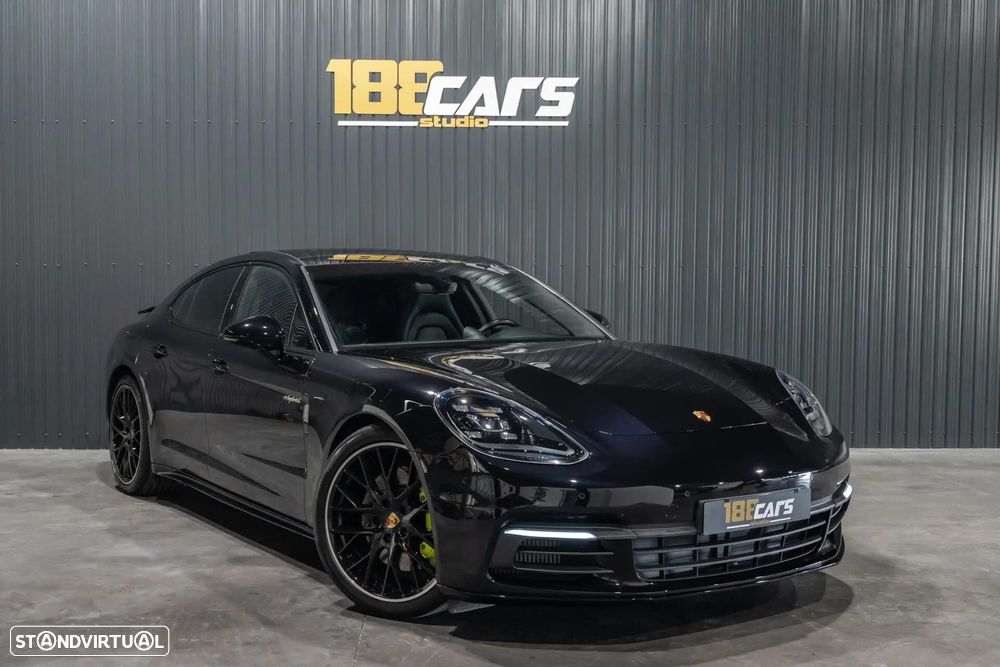 Porsche Panamera - 4