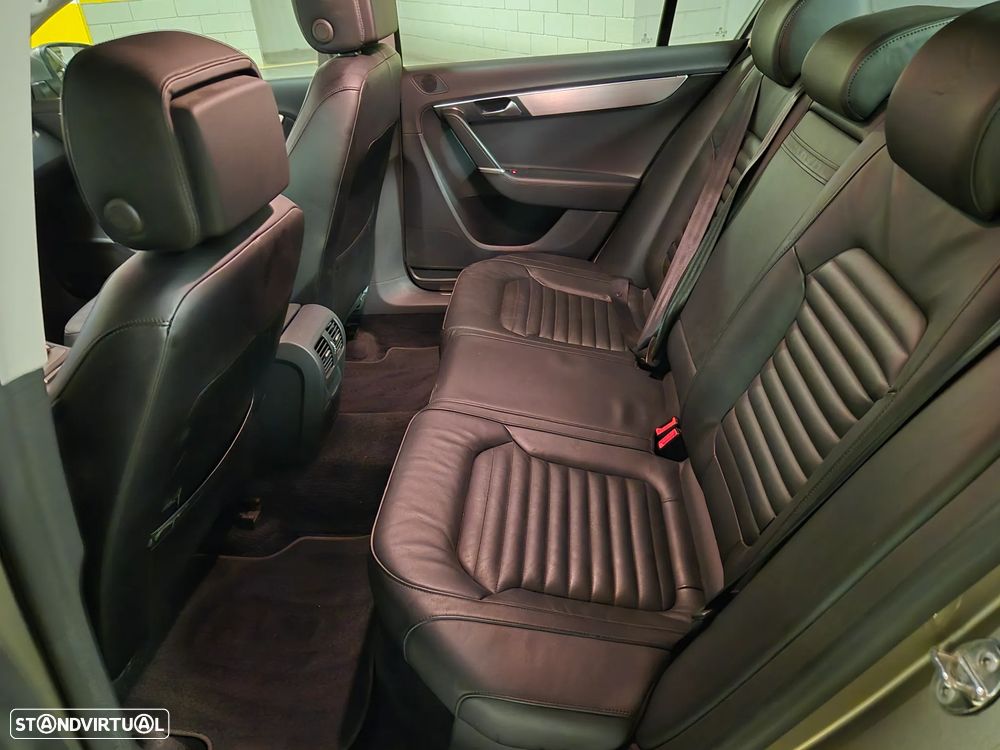 VW Passat 2.0 TDI BlueMotion Highline - 30