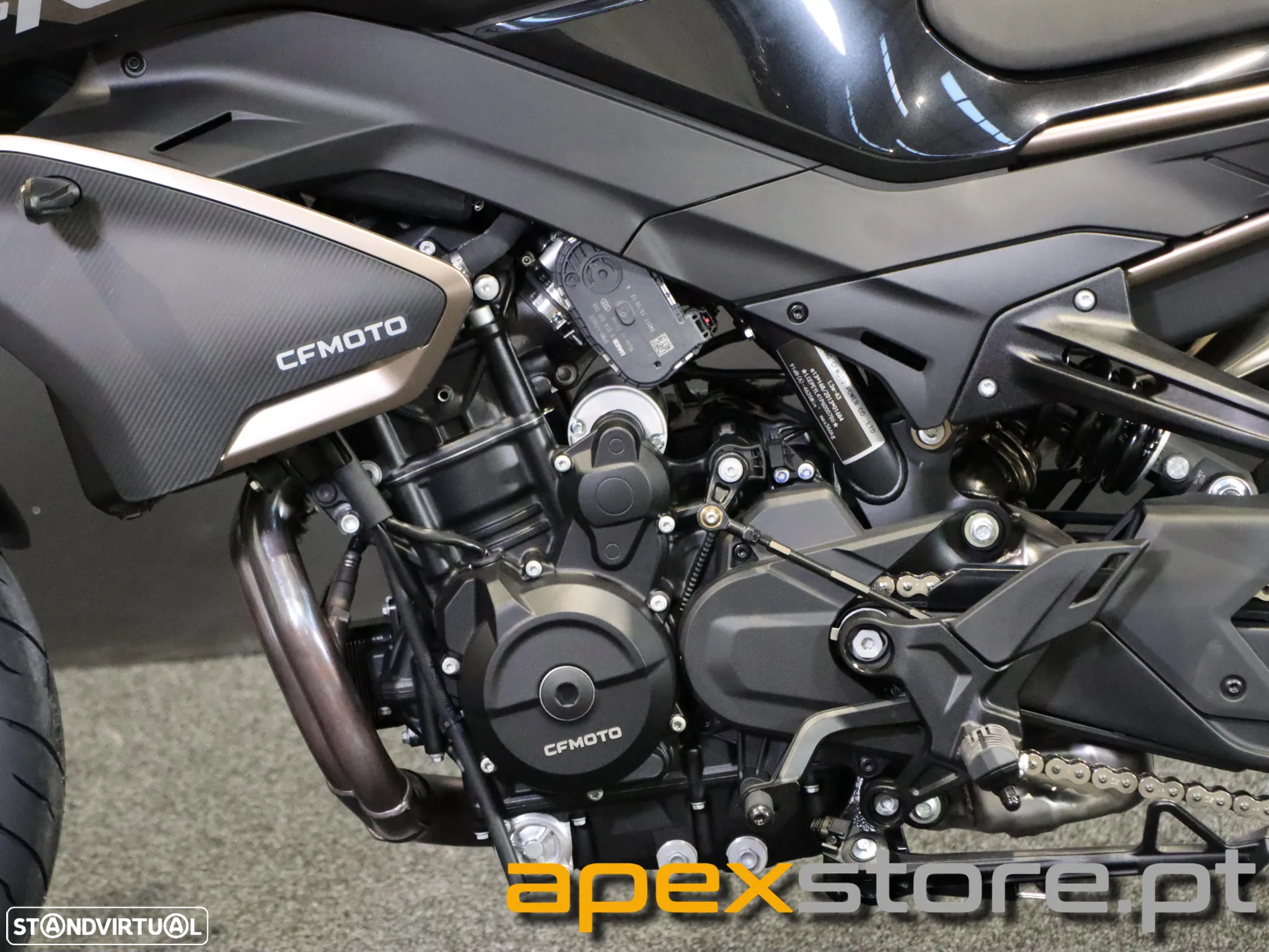 CF Moto 800NK - 18