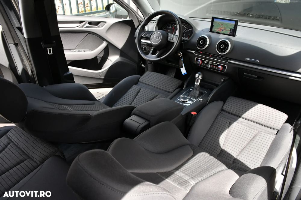 Audi A3 1.6 TDI S tronic Sport - 23