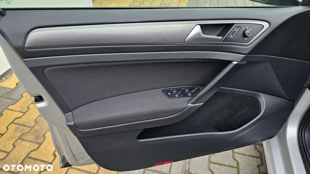 Volkswagen Golf 1.6 TDI BlueMotion Comfortline - 19