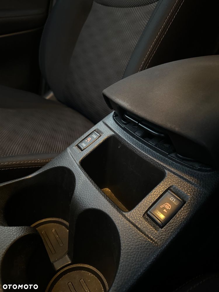 Nissan Qashqai 1.6 DCi 4x4 N-Connecta - 8