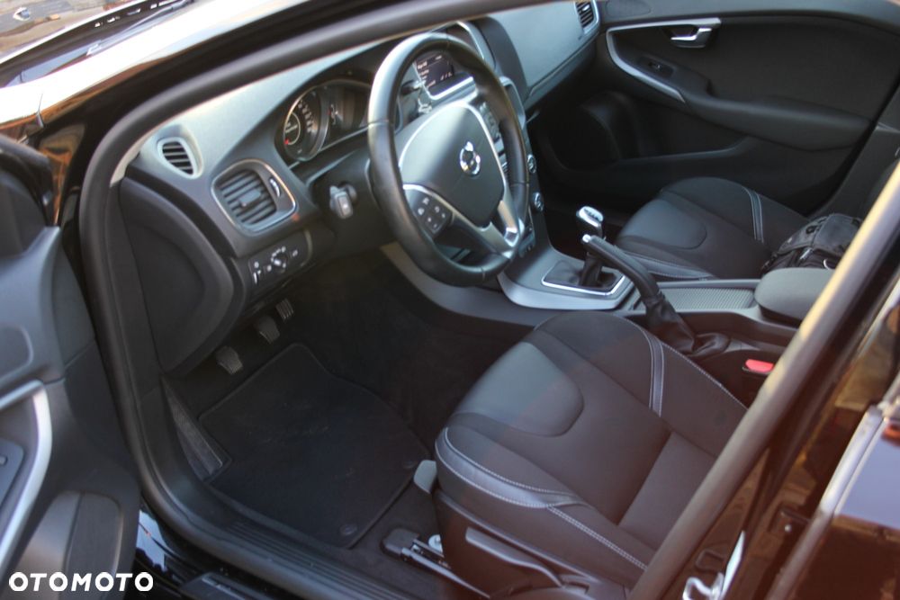 Volvo V40 T2 Momentum - 22