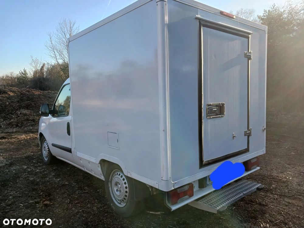 Fiat Doblo 1.3 TDI 90KM 2014r Izoterma Chłodnia Mroźnia Agregat Carrier Xarios 200 230v Zasilanie zew - 13