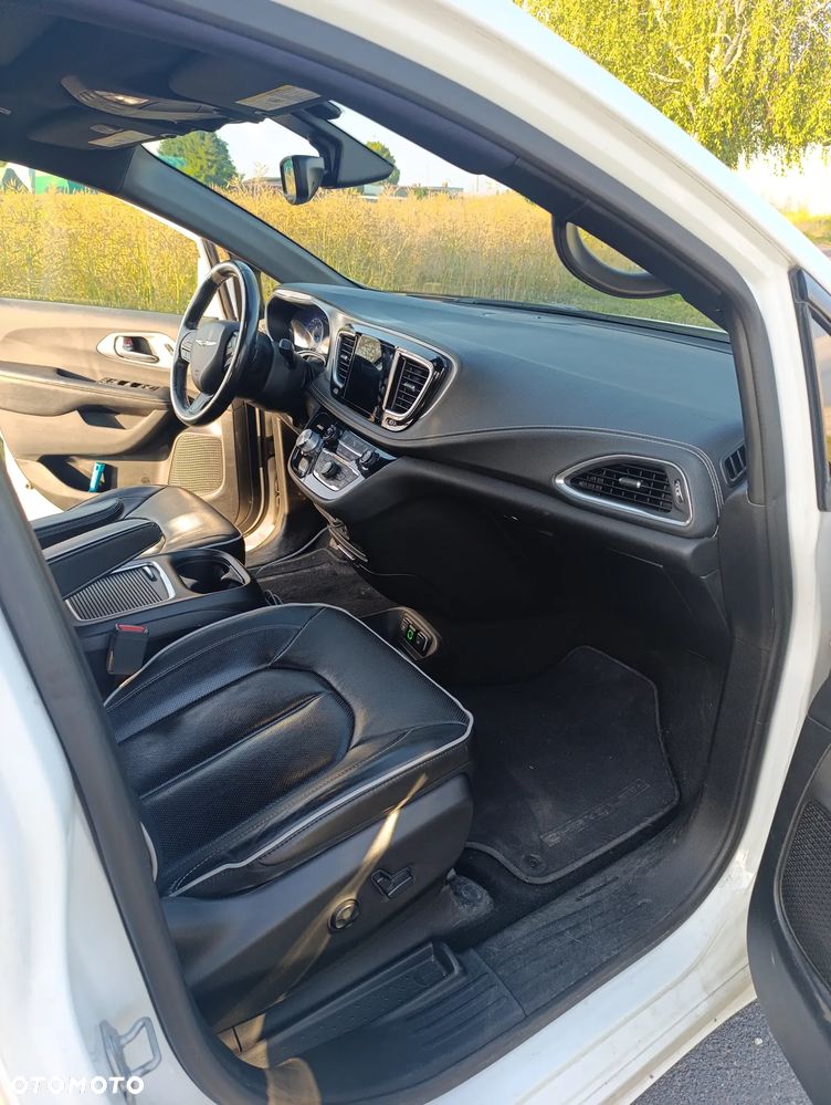 Chrysler Pacifica - 29