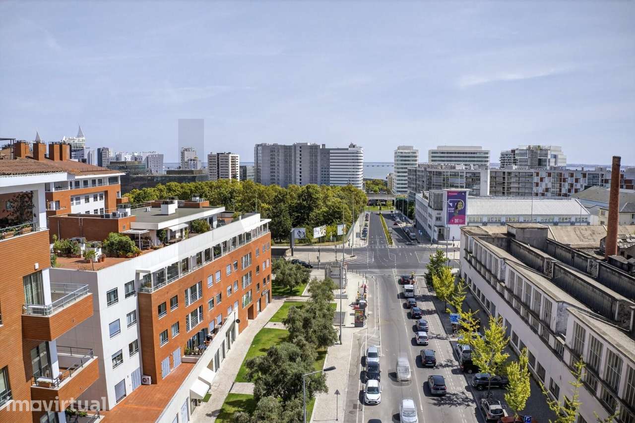 Loja/Escritório com 300 m2, 2 lugares de garagem –  Av Infante D. Henr - Grande imagem: 2/27