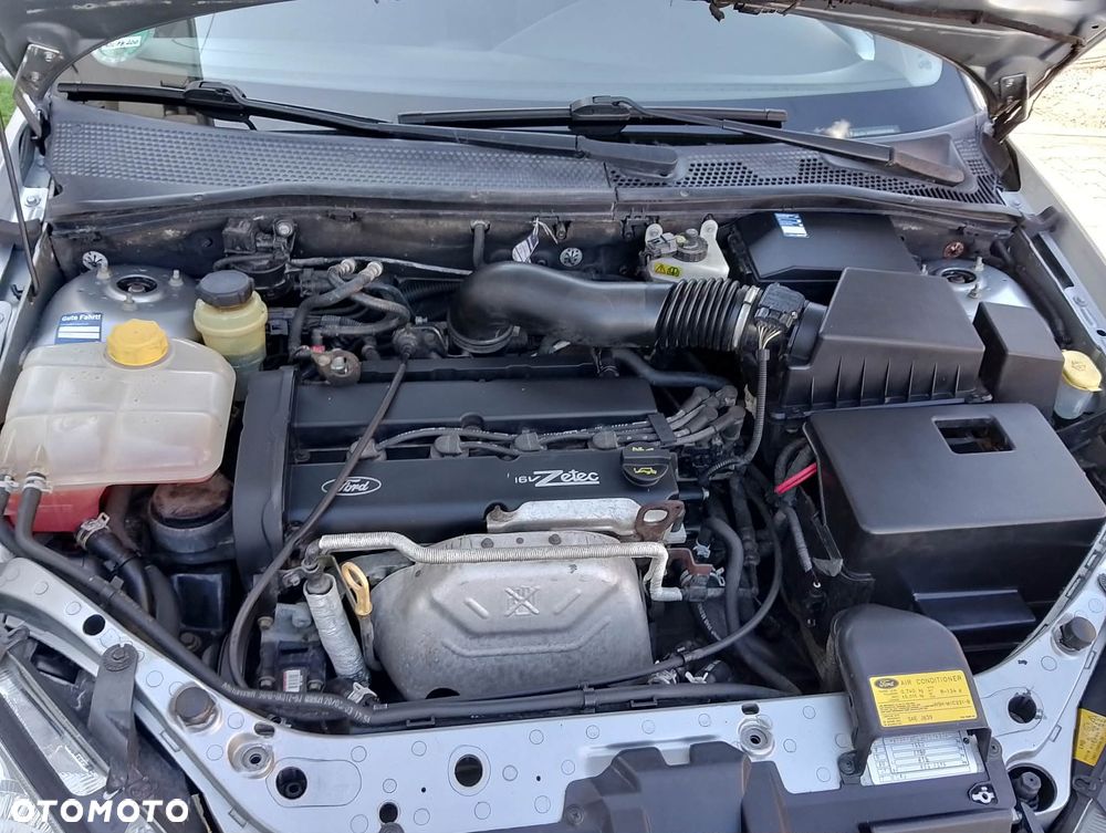 Ford Focus Ghia - 23