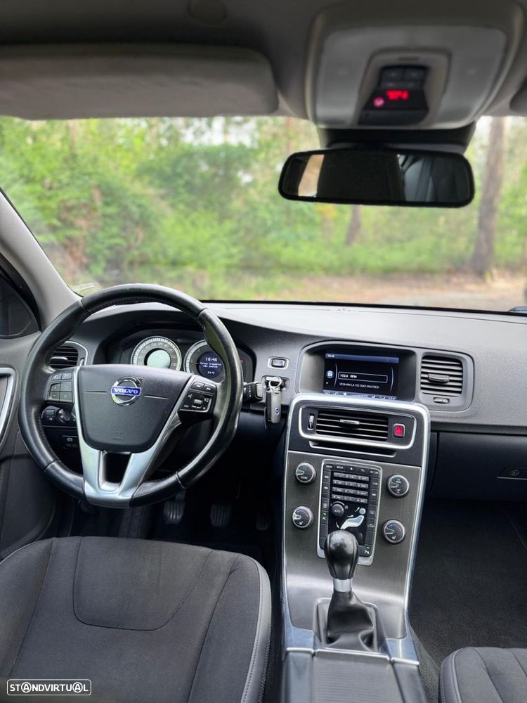 Volvo V60 2.0 D3 Momentum Start/Stop - 18