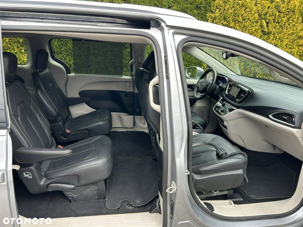 Chrysler Pacifica - 15