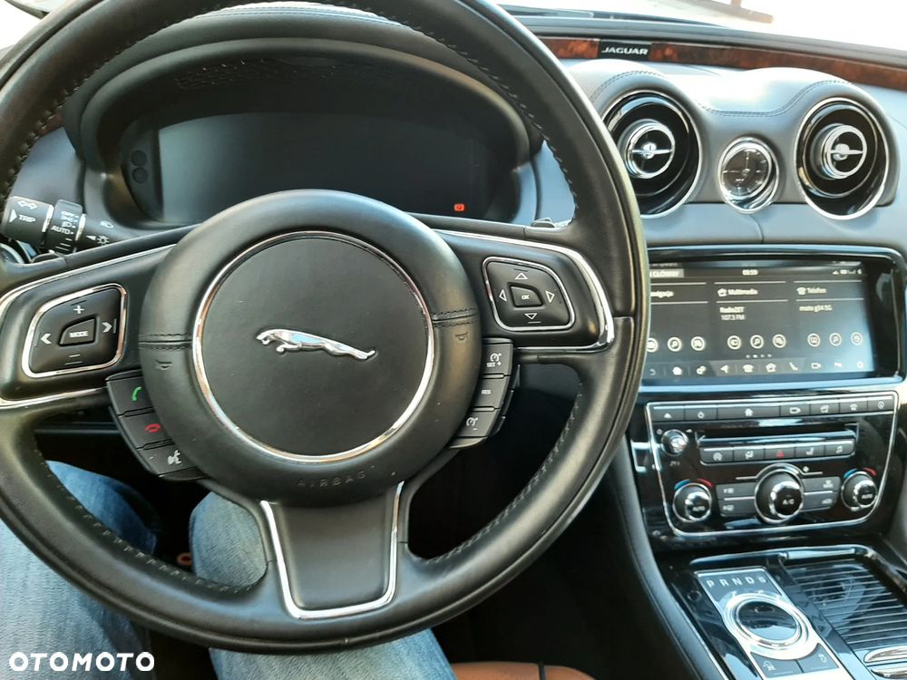 Jaguar XJ 3.0 V6 Kompressor AWD R-Sport - 24