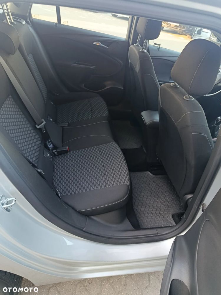 Opel Astra 1.6 CDTI Enjoy - 10