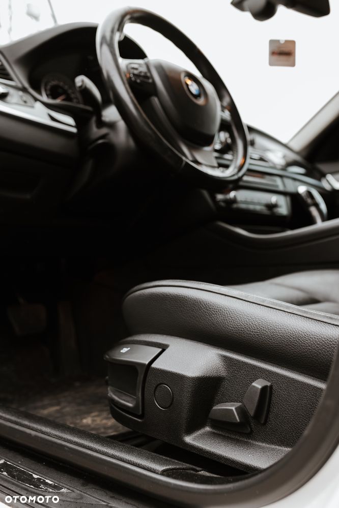 BMW Seria 5 520d xDrive - 23